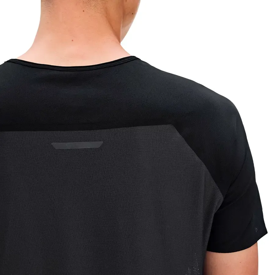 Imagen 4 de 5 de Remera On Performance-T-NEGRO