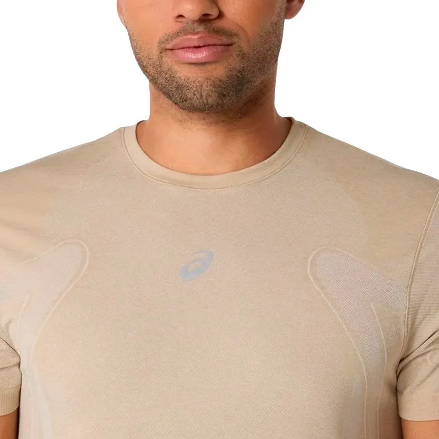 Imagen 2 de 4 de Remera Asics Road Seameless-BEIGE