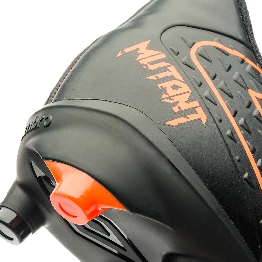 Imagen 3 de 6 de Botines Umbro Mutant-NARANJA/NEGRO