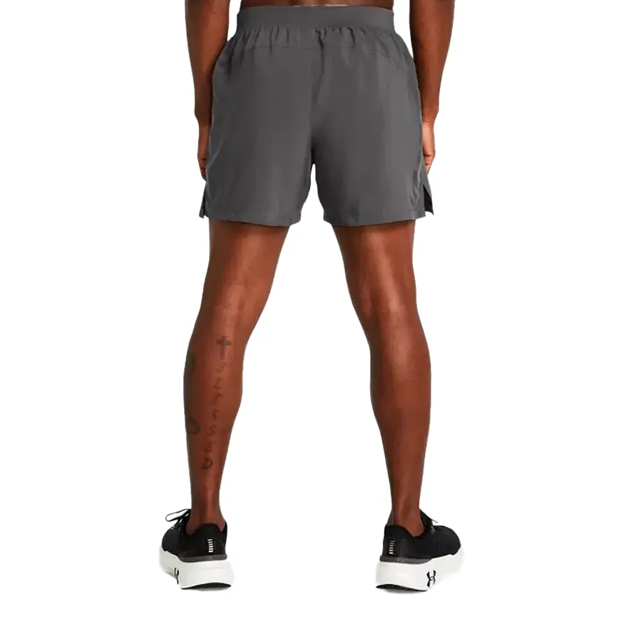 Imagen 1 de 4 de Pantalón Under Armour Launch 5-GRIS