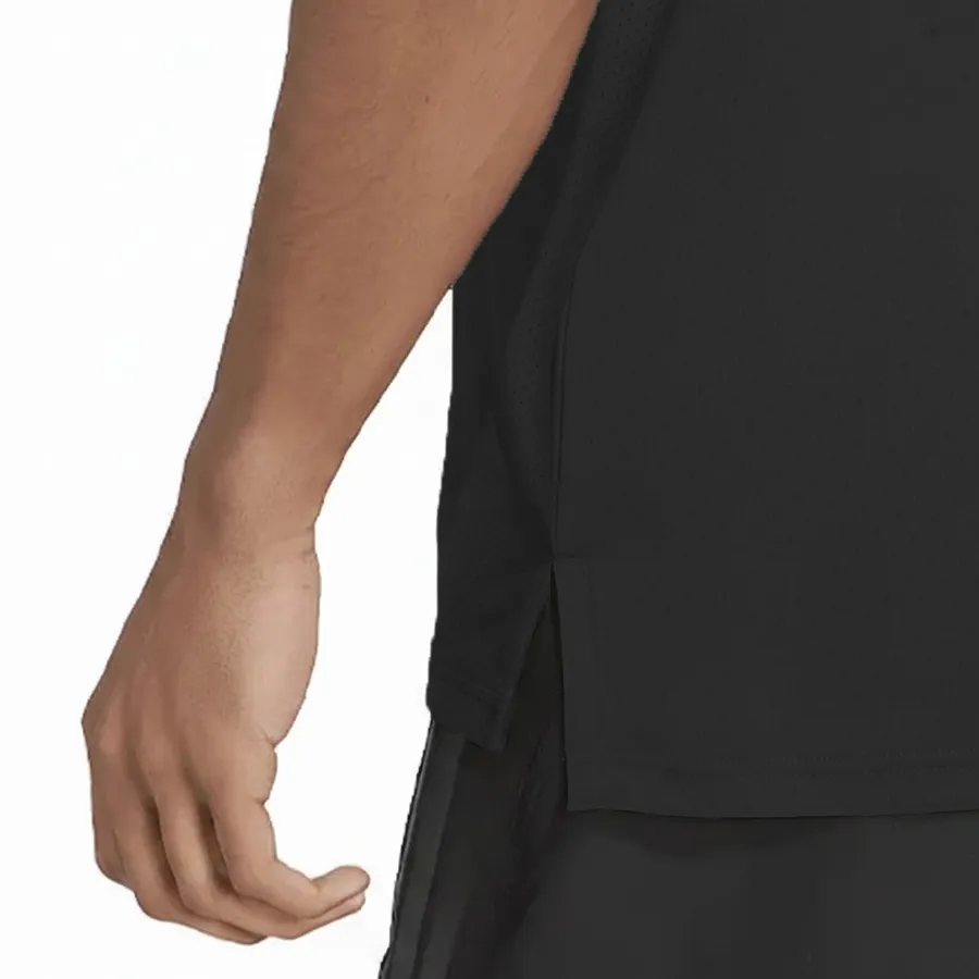 Imagen 3 de 5 de Remera Kamp Ultrarun con Recortes Laterales-NEGRO