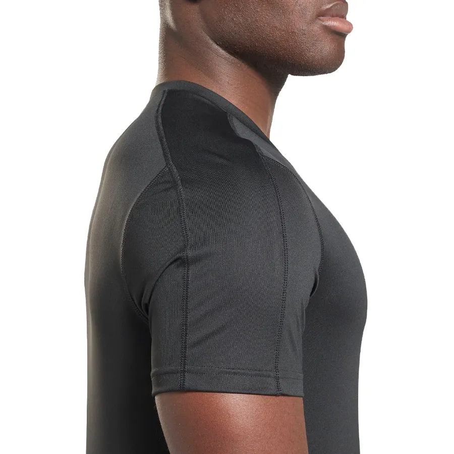 Imagen 4 de 5 de Remera Reebok Tech-NEGRO