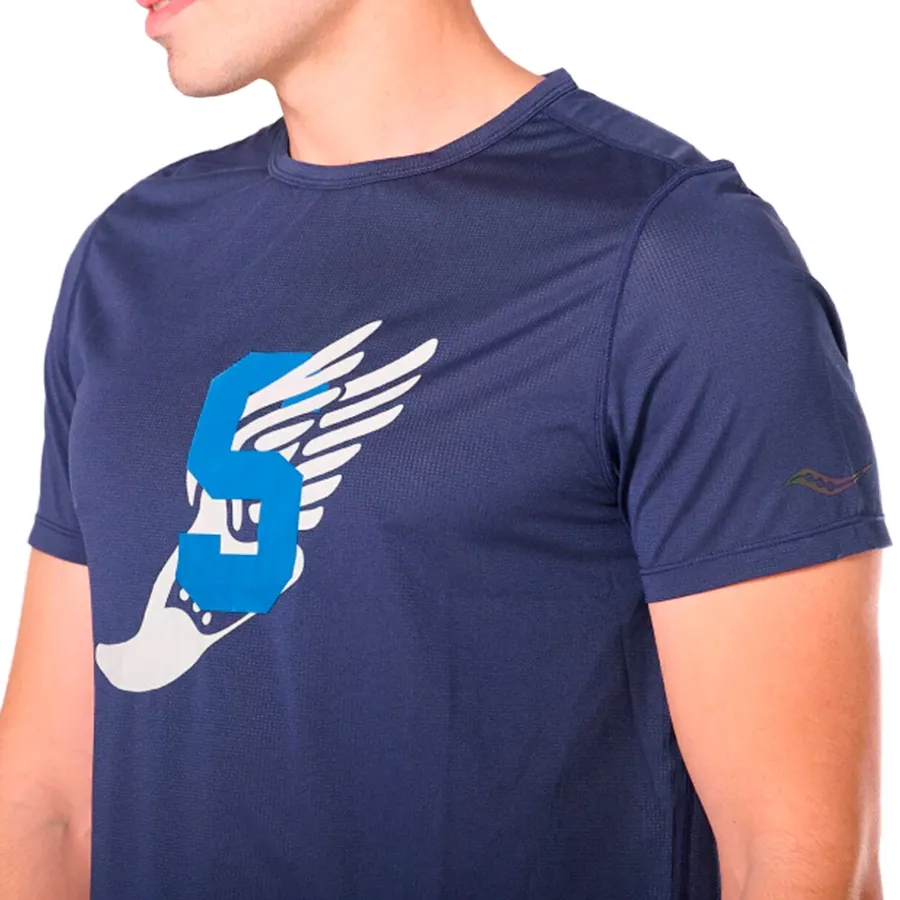 Imagen 2 de 4 de Remera Saucony Manga Corta Stopwatch Graphic-AZUL MARINO