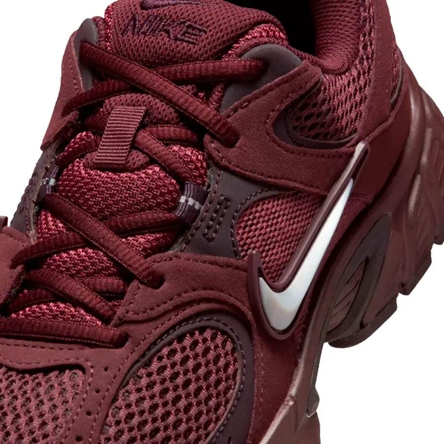 Imagen 4 de 6 de Zapatillas Nike V5 Rnr-BORDO