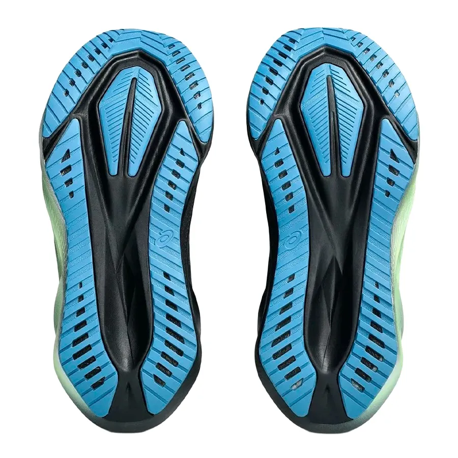 Imagen 4 de 7 de Zapatillas Asics Novablast 5 Luxe-NEGRO/PLATA/LIMA