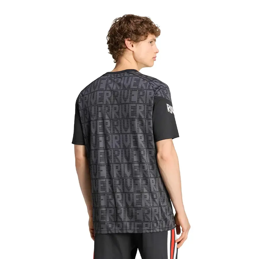 Imagen 1 de 6 de Camiseta adidas Prepartido River Plate 26/27-NEGRO