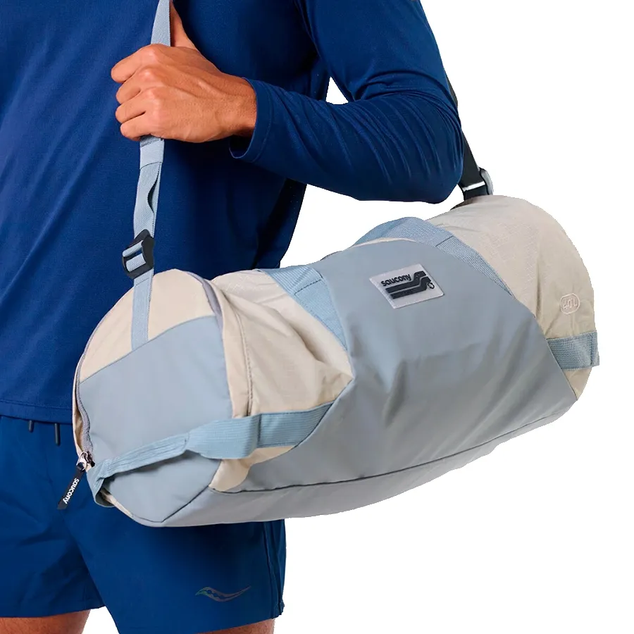 Imagen 1 de 6 de Bolso Saucony Hurricane Duffle 40Lt-GRIS/NATURAL