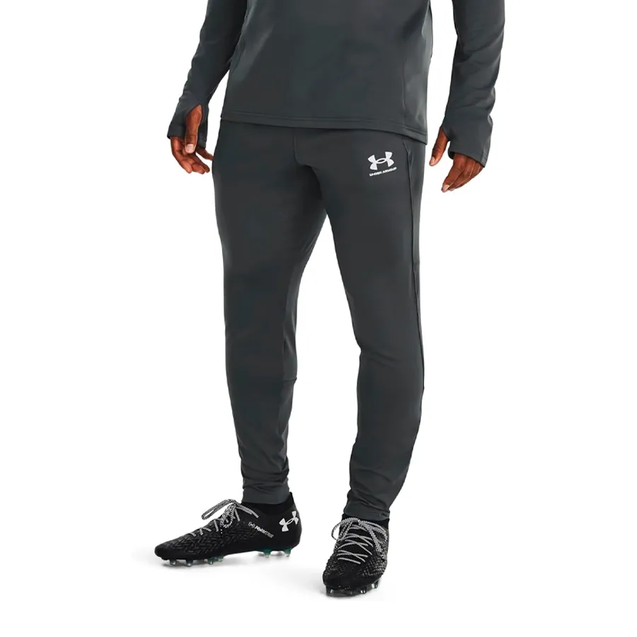 Imagen 0 de 4 de Pantalón Under Armour Challenger-GRIS