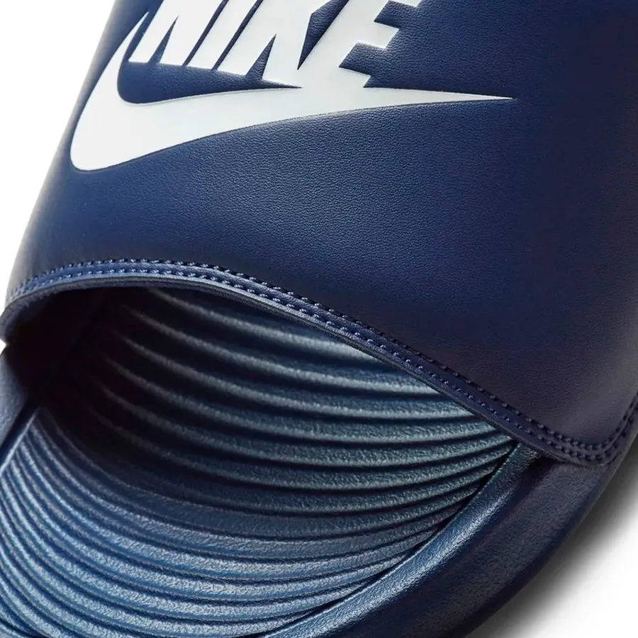 Imagen 4 de 5 de Ojotas Nike Victori One-MARINO