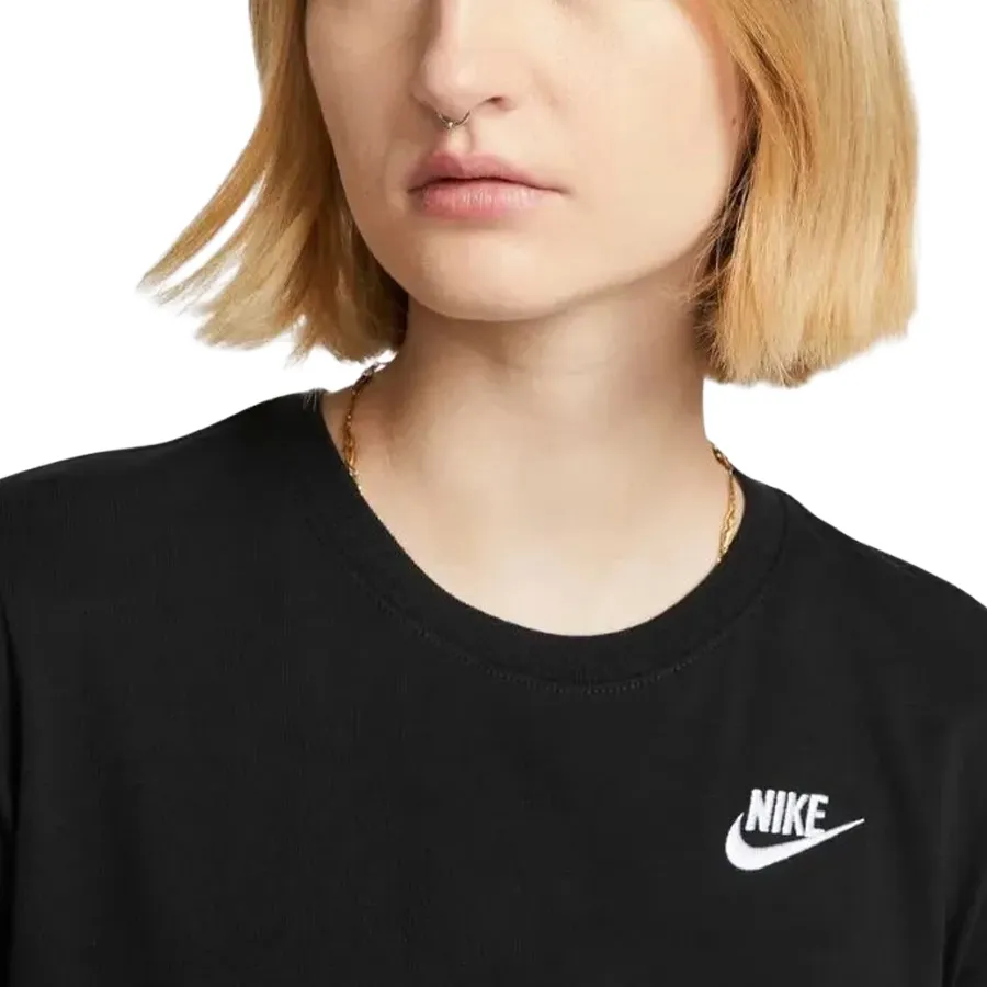 Imagen 3 de 4 de Remera Nike Club Essentials-NEGRO