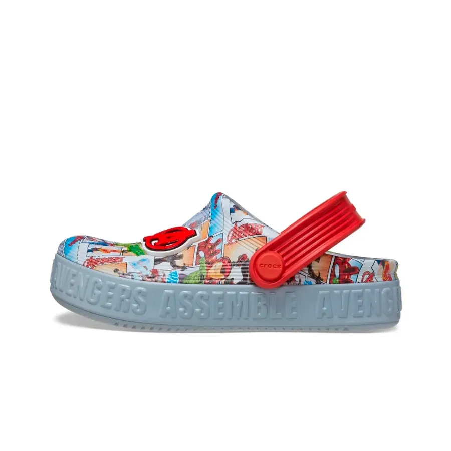 Imagen 2 de 7 de Sandalias Crocs Avengers Off Court-GRIS/ROJO