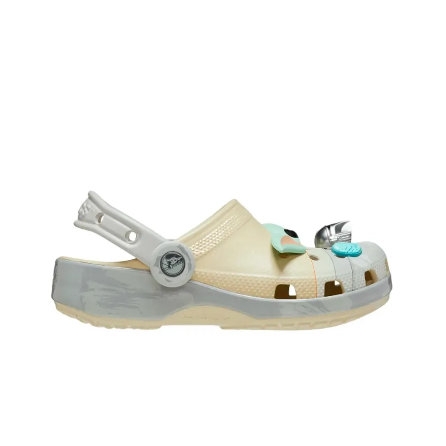 Imagen 0 de 6 de Sandalias Crocs Classic Clog Grogu Kids-NATURAL/HUESO