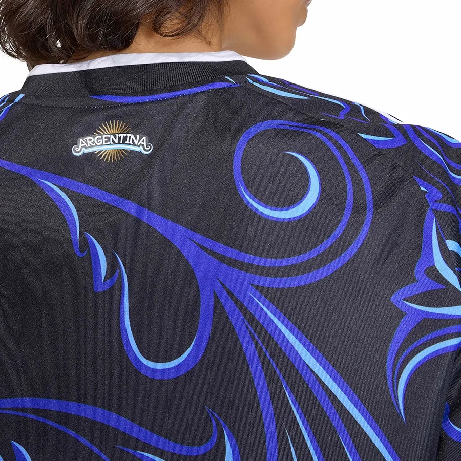 Imagen 5 de 6 de Camiseta adidas originals Alternativa Selección Argentina 26 Afa-NEGRO/AZUL/CELESTE
