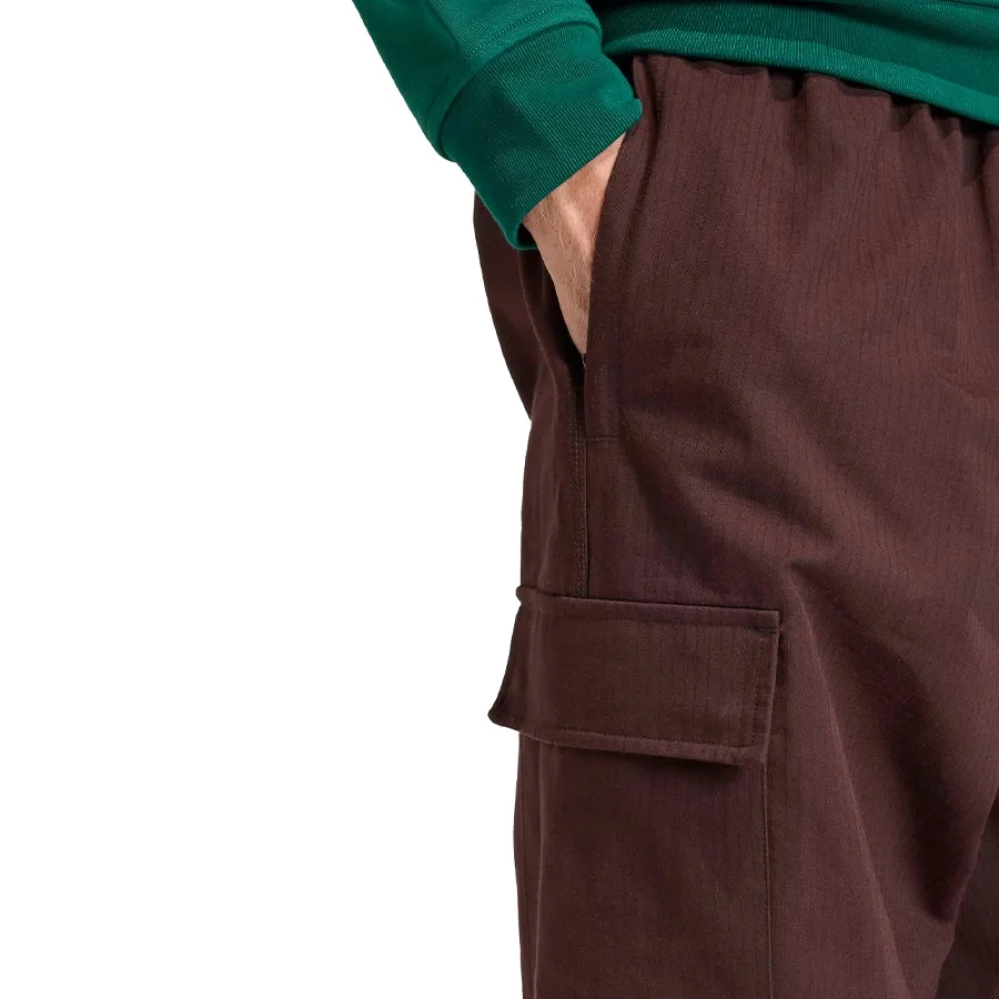 Imagen 3 de 5 de Pantalón adidas originals Essentials Tecnico Trefoil-MARRON OSCURO