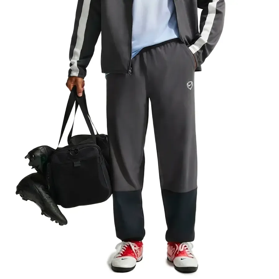Imagen 0 de 3 de Pantalón Nike Repel Strike+-GRIS