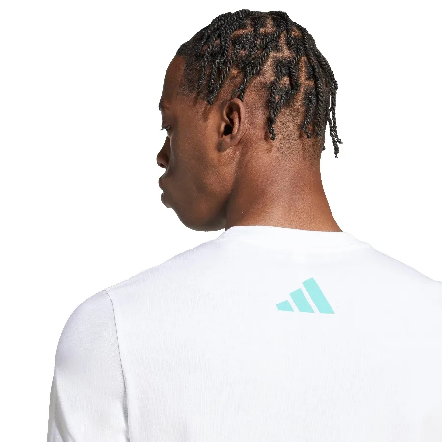 Imagen 4 de 5 de Remera adidas ADN Mercedes-BLANCO/TURQUESA
