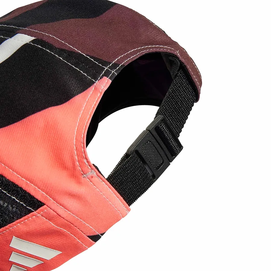 Imagen 3 de 4 de Gorra adidas Mercedes-AMG Petronas Formula One Team-BLANCO/ROJO/NEGRO/SALMON