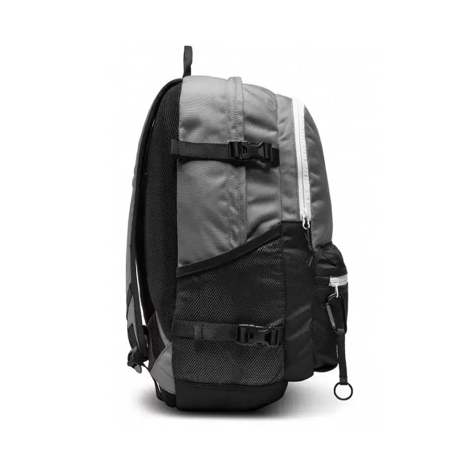 Imagen 2 de 4 de Mochila Converse Straight Edge Backpack-NEGRO