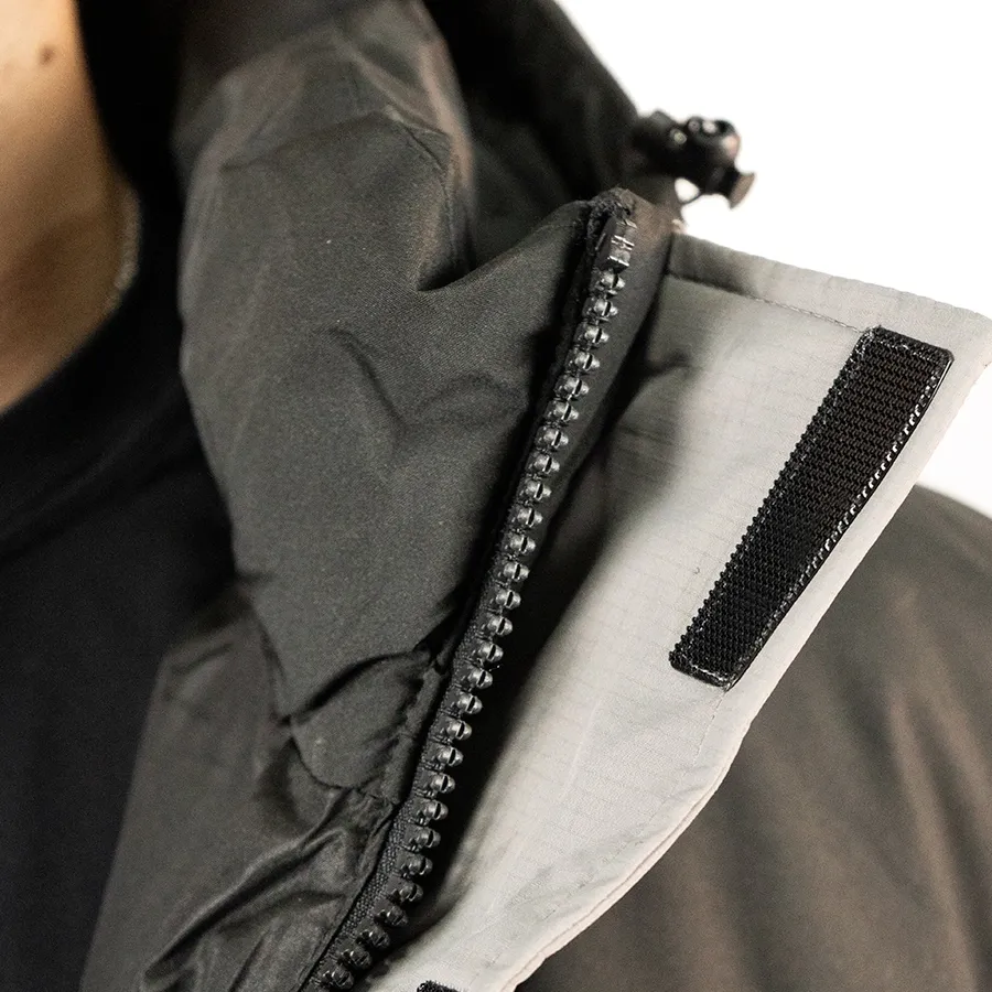 Imagen 7 de 8 de Campera Kamp Padding 25-GRIS/NEGRO