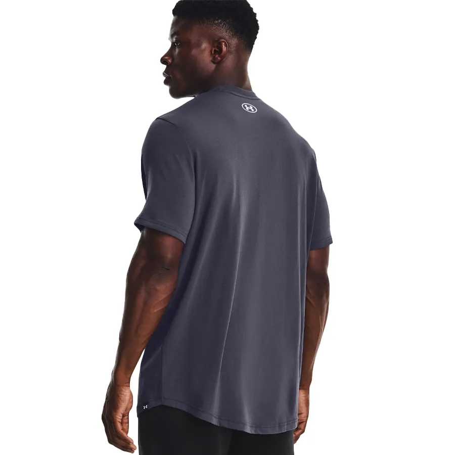 Imagen 3 de 5 de Remera Under Armour Project Rock Disruption-MARINO/VIOLETA