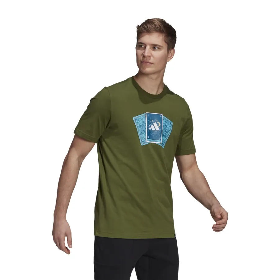 Imagen 2 de 5 de Remera adidas Badge of Sport Tarot-VERDE