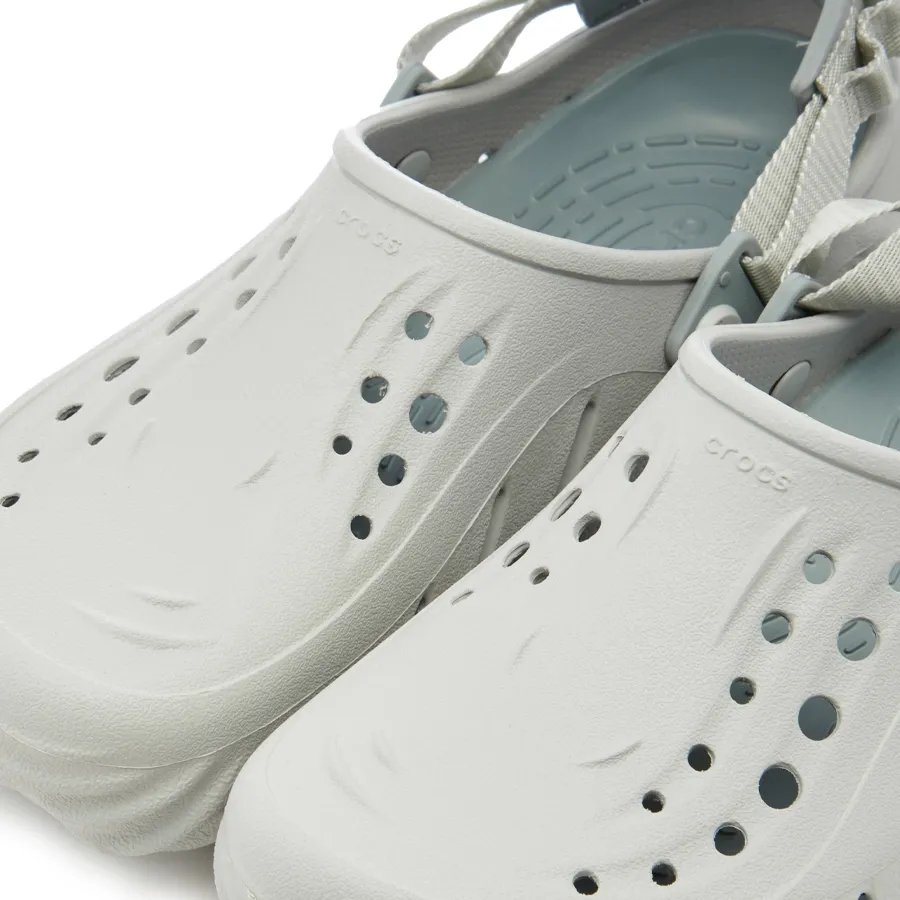 Imagen 6 de 7 de Sandalias Crocs Echo Clog-GRIS