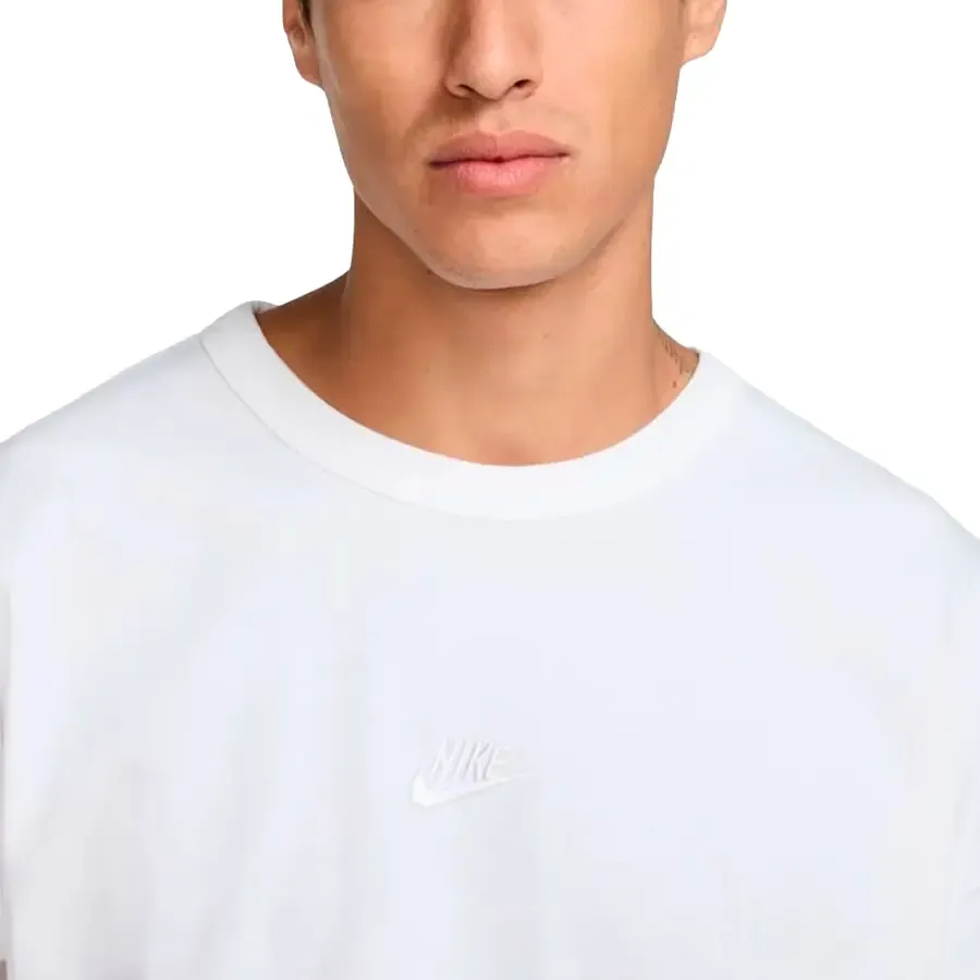Imagen 2 de 4 de Remera Nike Essentials-BLANCO