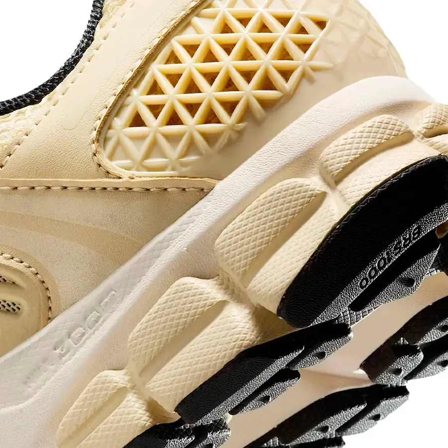 Imagen 7 de 8 de Zapatillas Nike Zoom Vomero 5-BEIGE