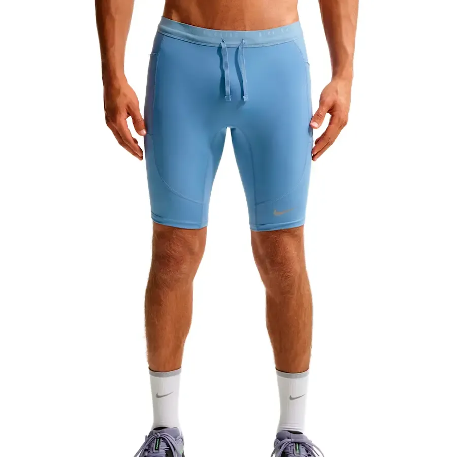 Imagen 3 de 6 de Calza Nike Stride Half Tight-CELESTE