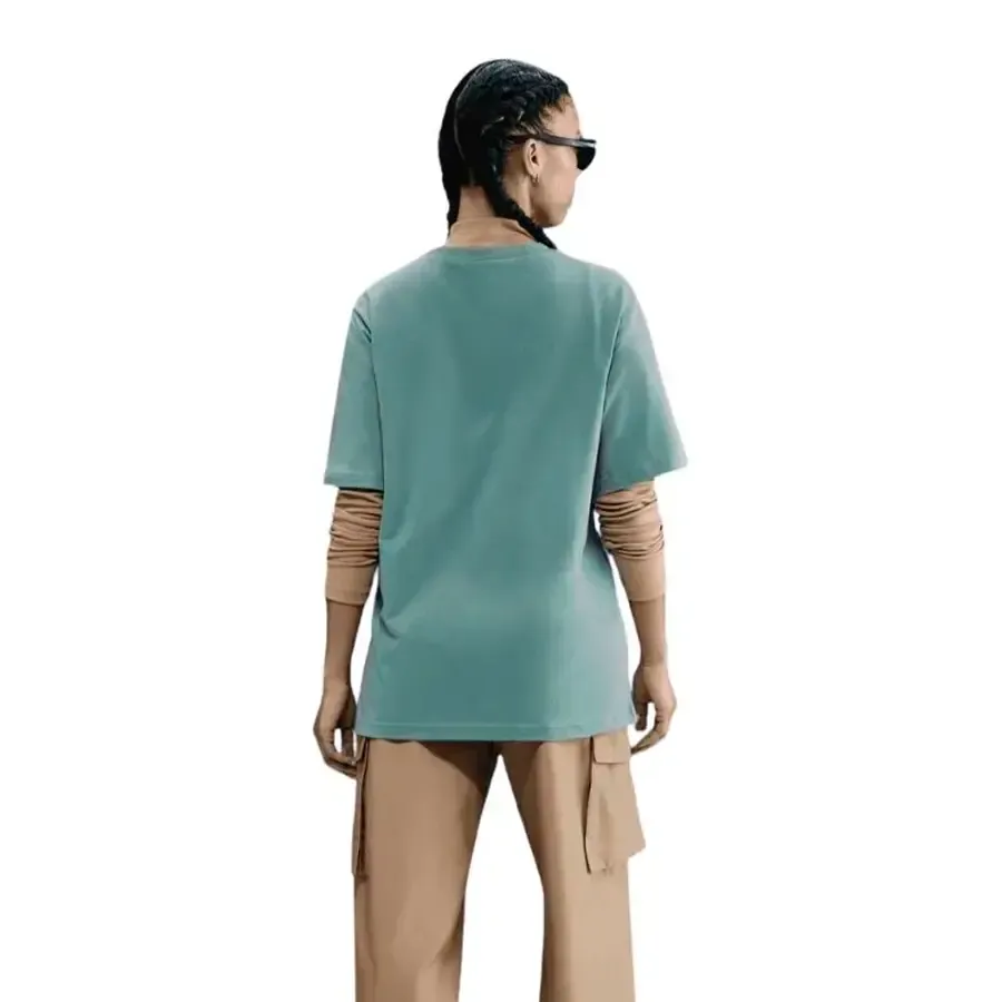 Imagen 1 de 4 de Remera Nike Essentials-VERDE AGUA