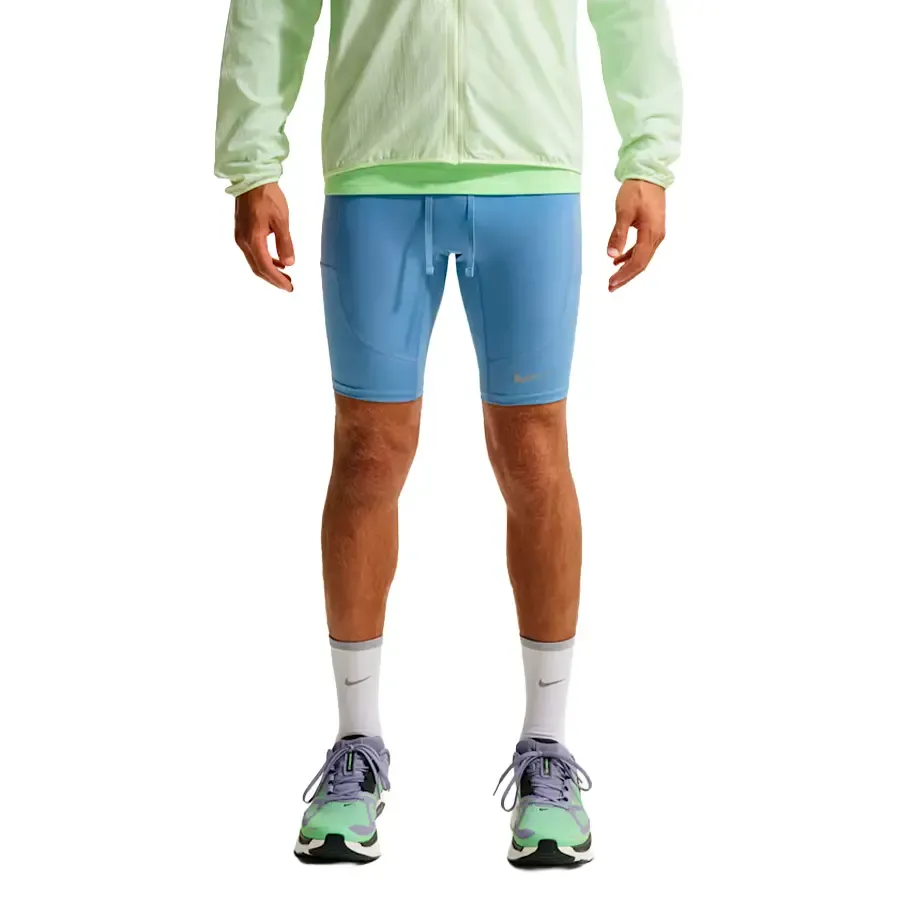 Imagen 1 de 6 de Calza Nike Stride Half Tight-CELESTE