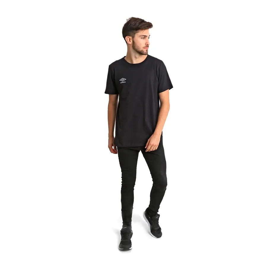 Imagen 1 de 3 de Remera Umbro Classic Embroidery-NEGRO