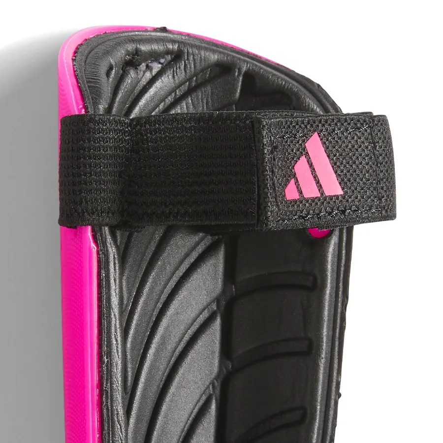 Imagen 1 de 3 de Canilleras adidas Tiro Match-ROSA/NEGRO