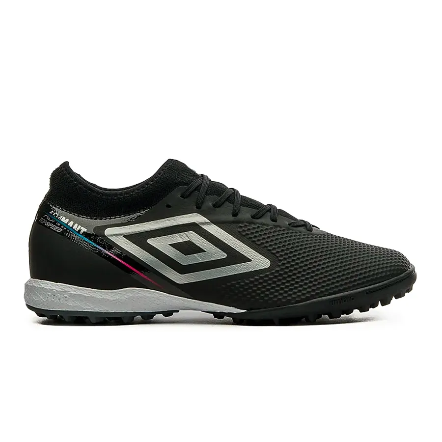 Imagen 0 de 4 de Botines Umbro Adamant-NEGRO/GRIS