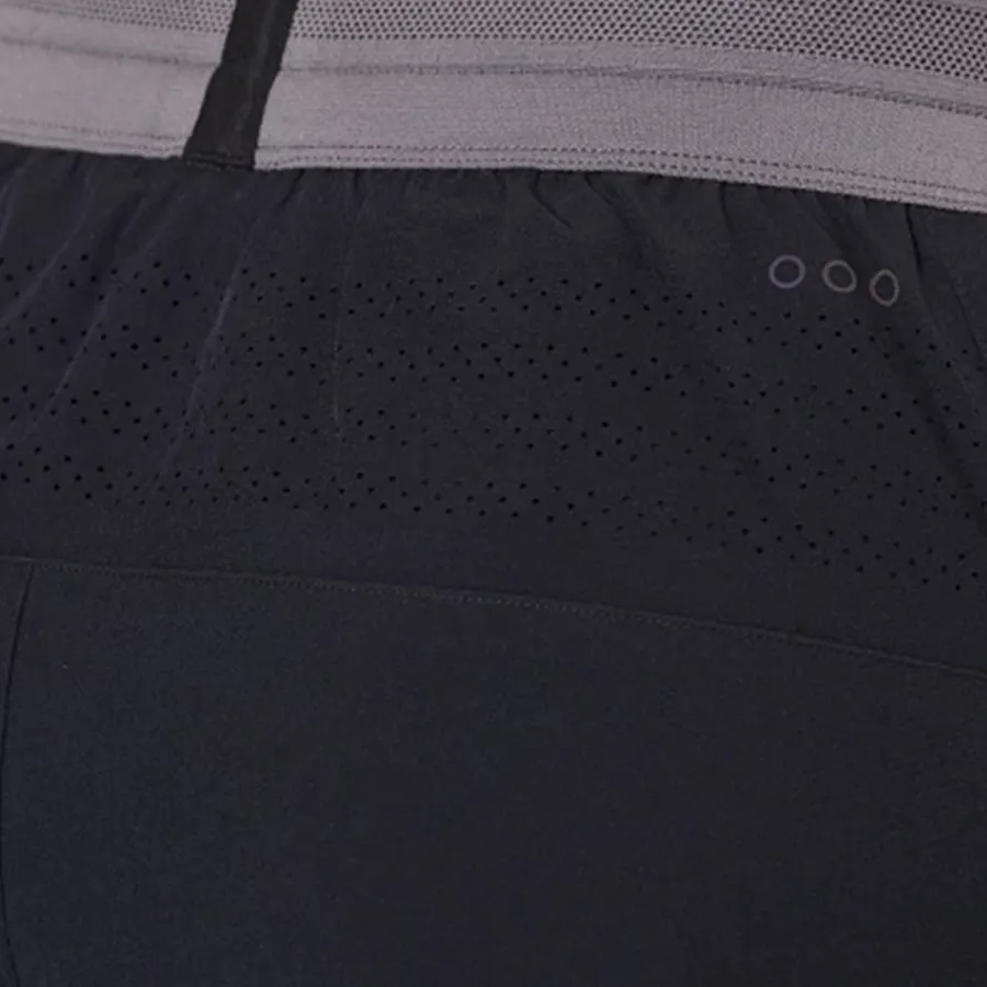 Imagen 4 de 5 de Shorts Saucony Kinvara 3"-NEGRO/GRIS