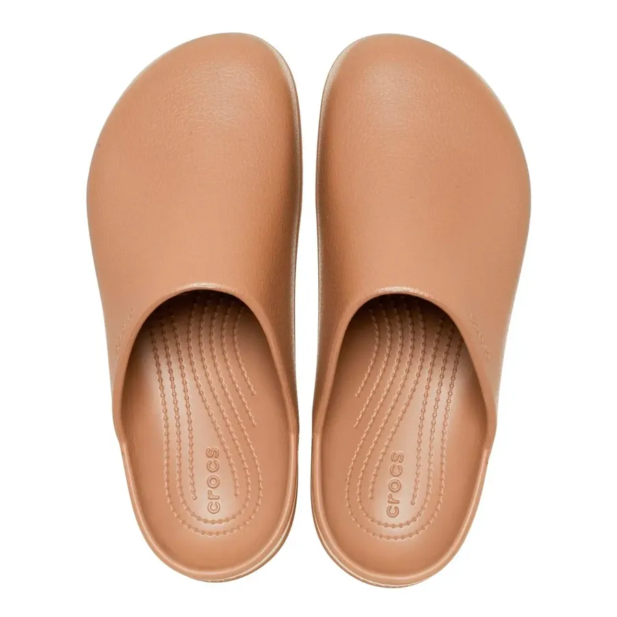 Imagen 3 de 5 de Sandalias Crocs Dylan Clog-MARRON