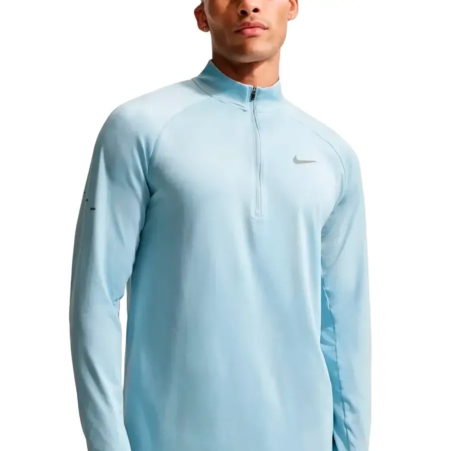 Imagen 2 de 5 de Remera Nike Stride-CELESTE