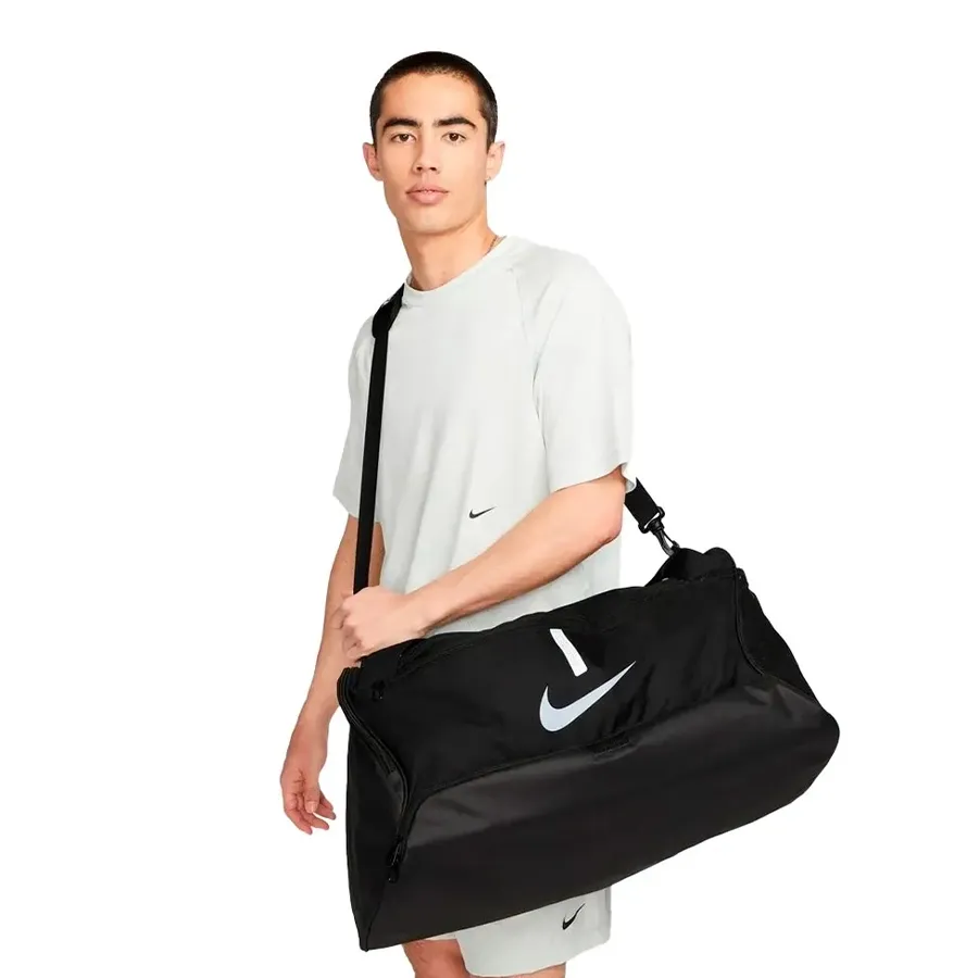 Imagen 0 de 4 de Bolso Nike Academy Team-NEGRO
