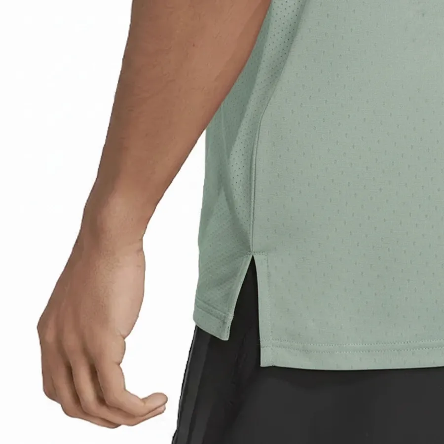 Imagen 4 de 5 de Remera Kamp Ultrarun con Recortes Laterales-VERDE