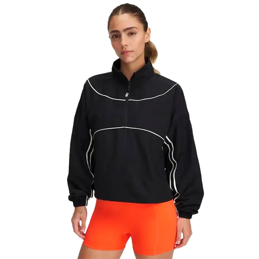 Imagen 0 de 3 de Campera Under Armour Run 96-NEGRO