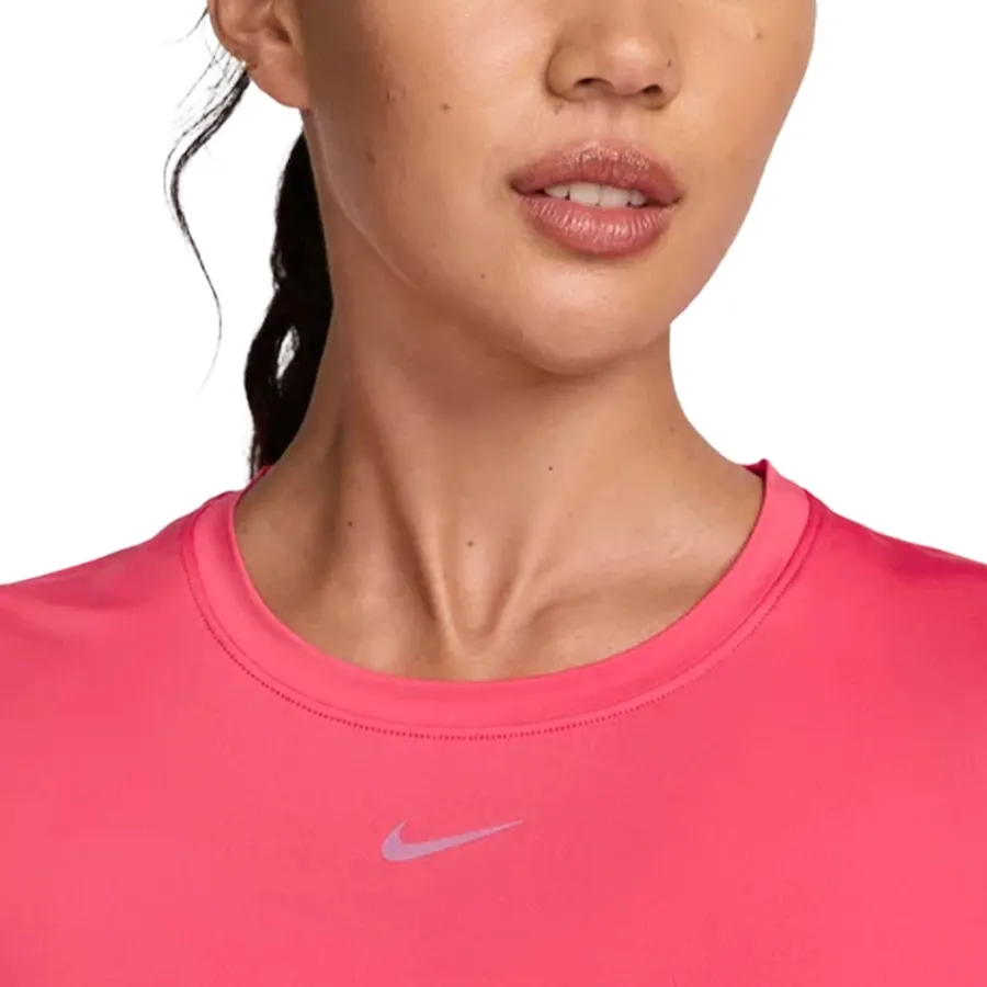 Imagen 2 de 5 de Remera Nike One Classic Dri-FIT-FUCSIA