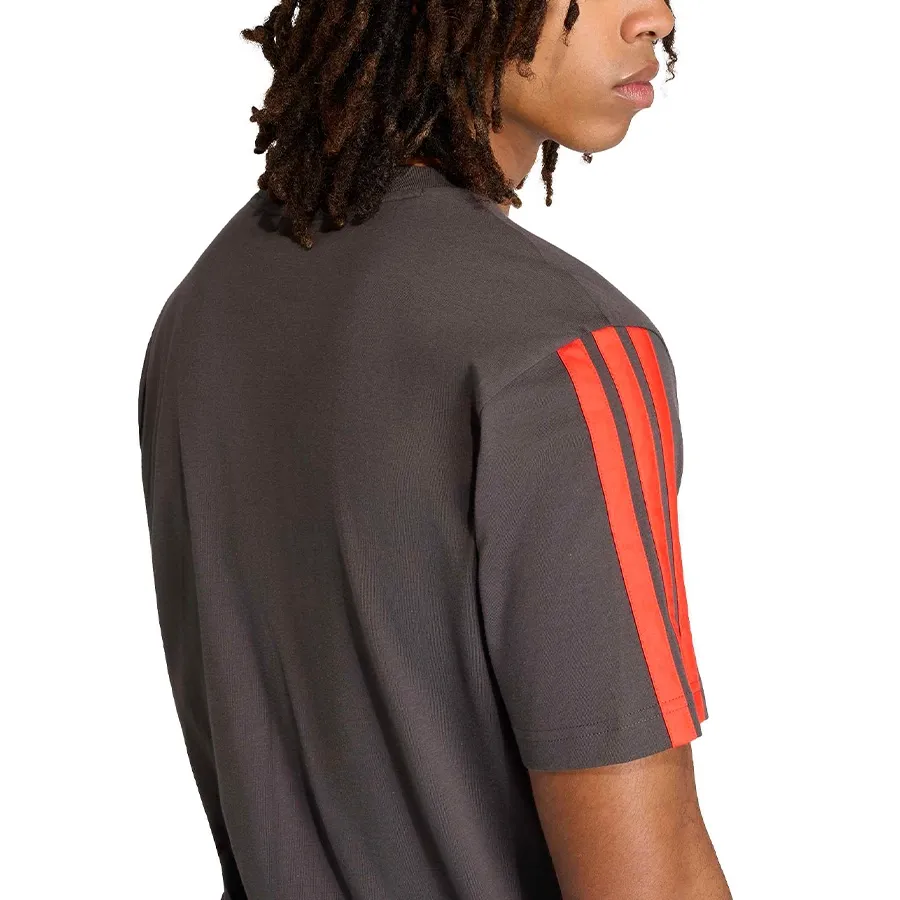 Imagen 4 de 5 de Remera adidas Audi Revolut-GRAFITO/ROJO