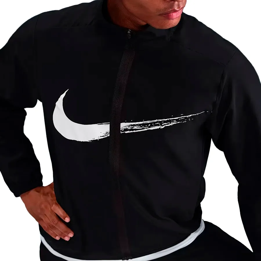 Imagen 1 de 3 de Campera Nike Form-NEGRO
