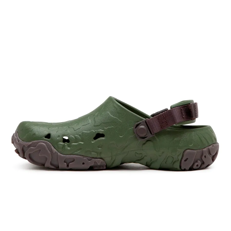 Imagen 1 de 5 de Ojotas Crocs All Terrain Atlas Clog-VERDE MILITAR