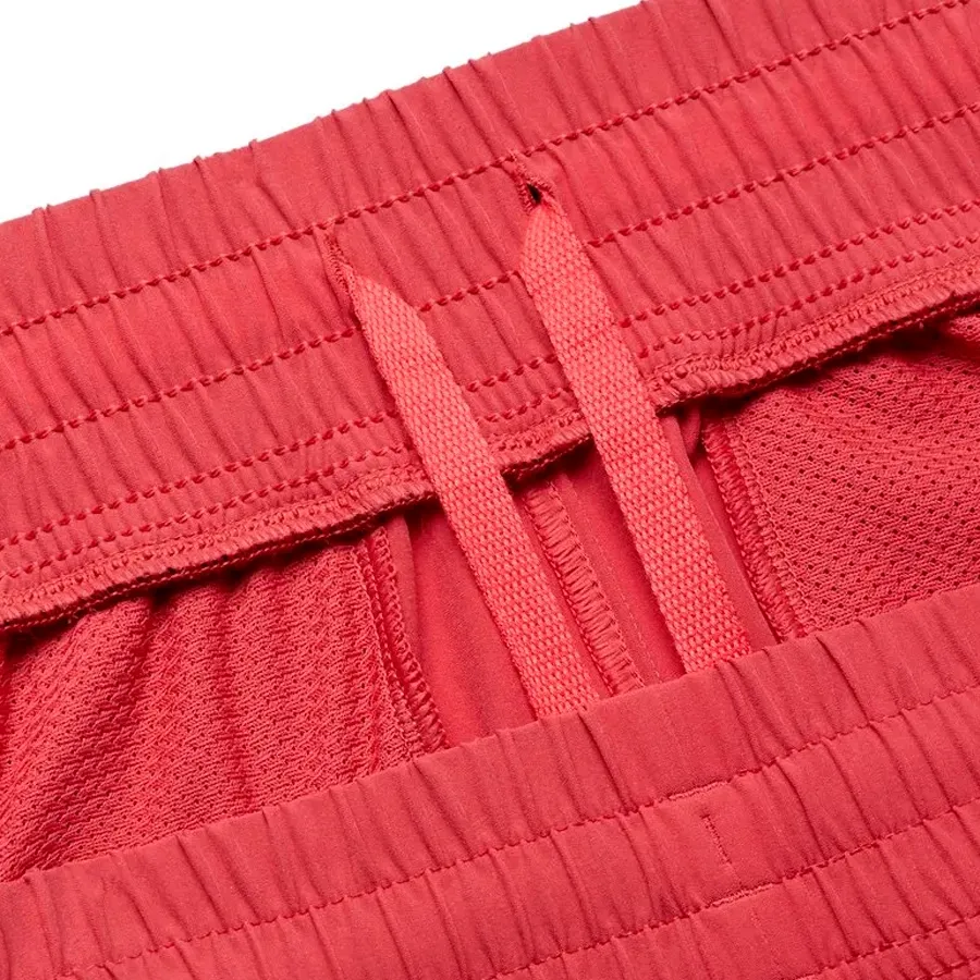 Imagen 4 de 5 de Shorts Under Armour Flex Woven 5"-ROJO
