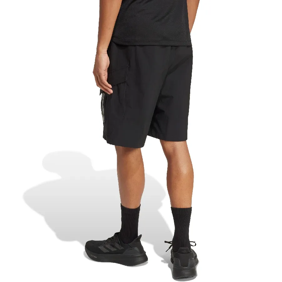 Imagen 2 de 5 de Short adidas Mercedes - AMG PETRONAS F1 Team-NEGRO