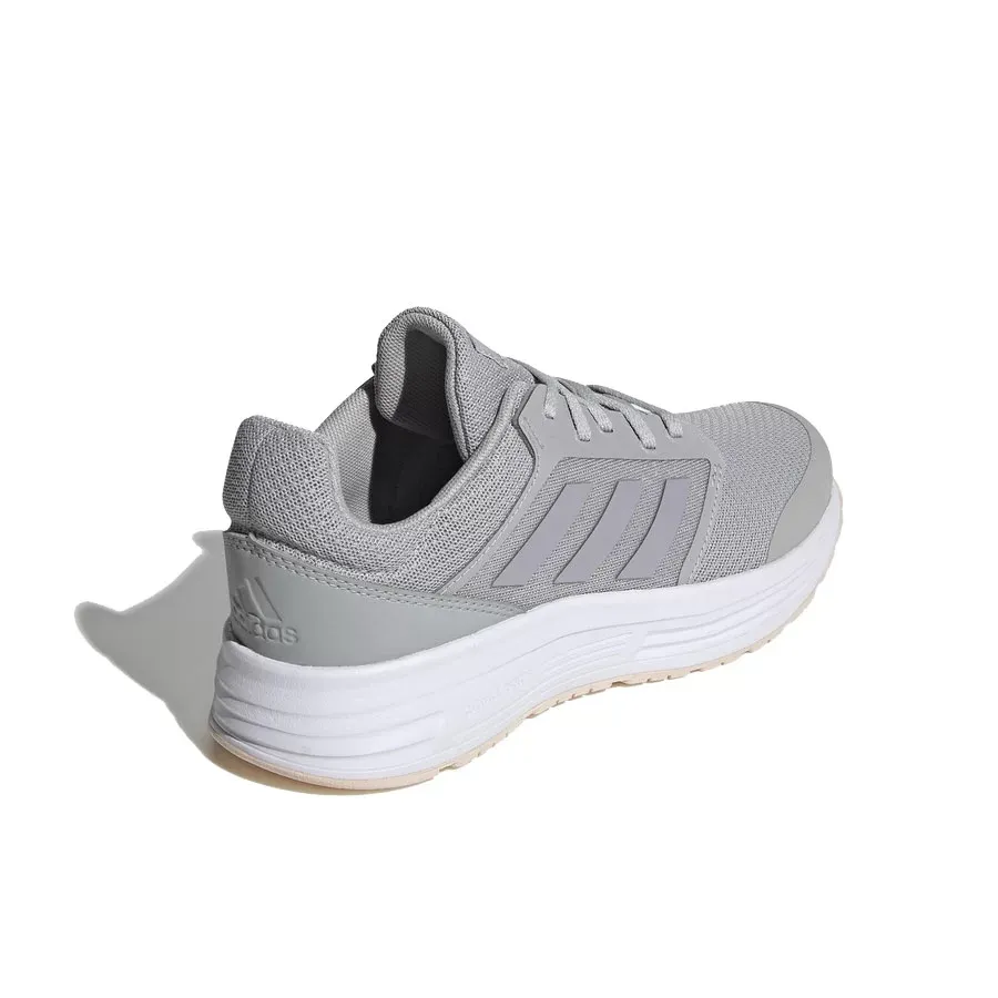 Imagen 1 de 7 de Zapatillas adidas Galaxy 5-GRIS