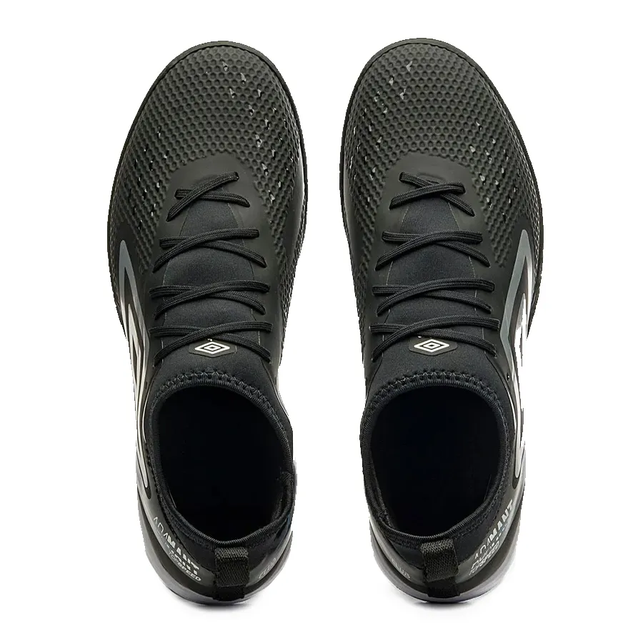 Imagen 4 de 7 de Botines Umbro Adamant Top Speed Club-NEGRO/PLATA