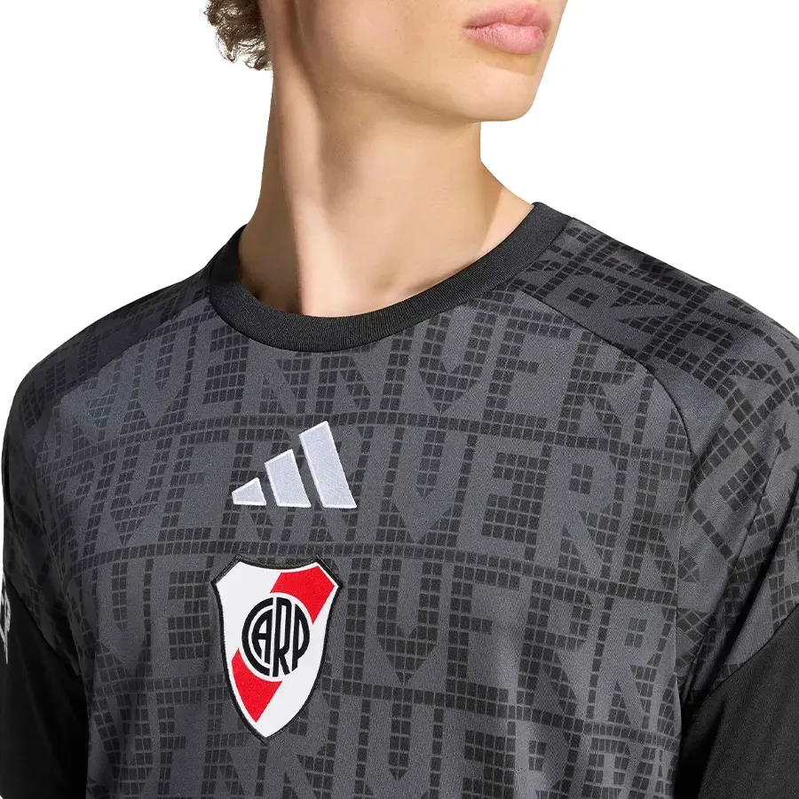 Imagen 4 de 6 de Camiseta adidas Prepartido River Plate 26/27-NEGRO
