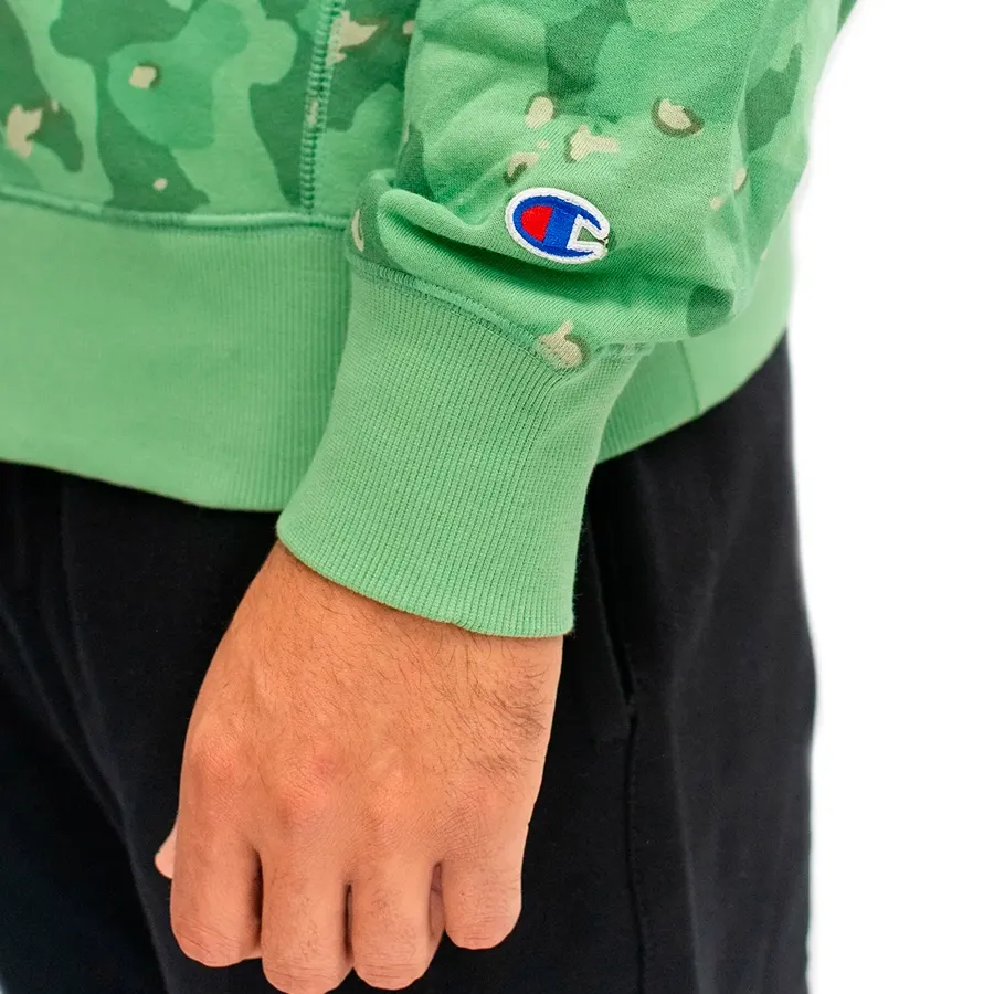 Imagen 3 de 4 de Campera Champion Camuflado-VERDE
